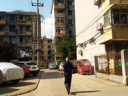 液壓件廠宿舍居住體驗與周邊房產市場分析